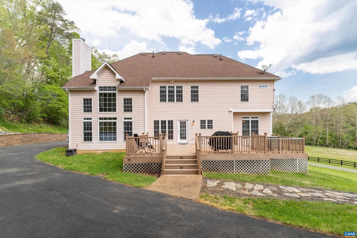 1450 Matthew Mill Rd photo 2