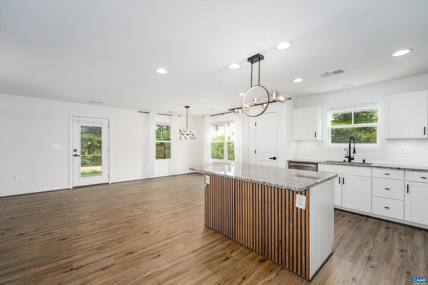 241 Vine St photo 10
