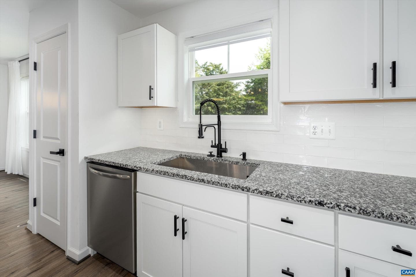 241 Vine St photo 12