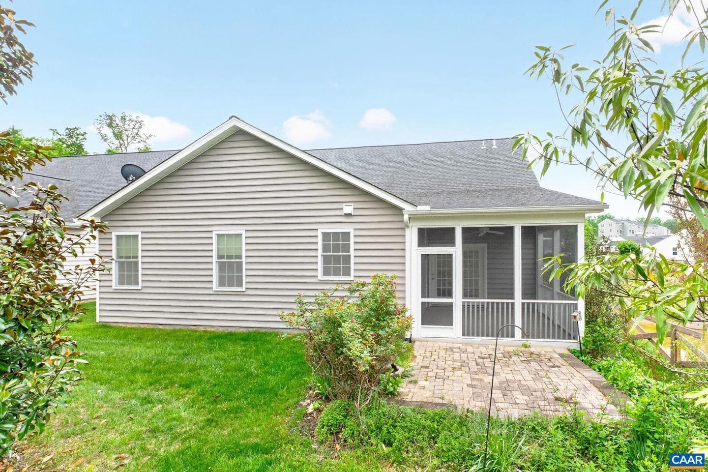 34 Virginia Ave photo 3