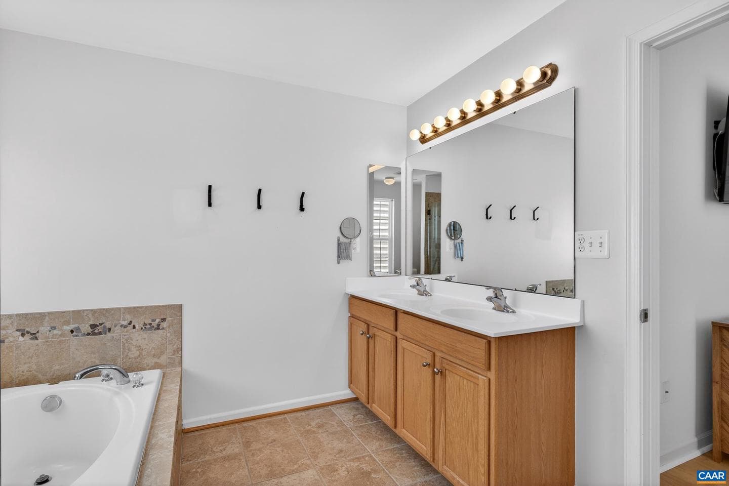 2417 Abington Dr photo 24