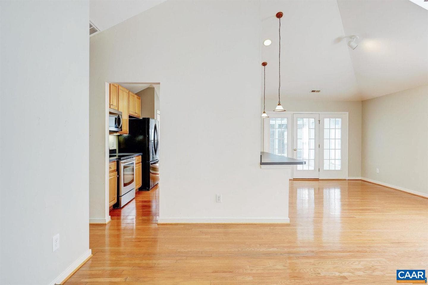 685 Courtyard Ct photo 13