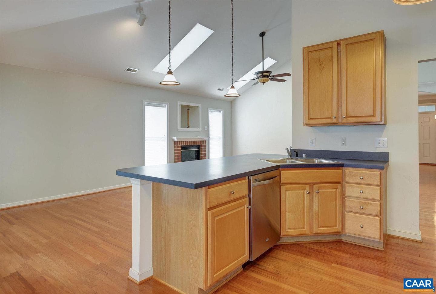 685 Courtyard Ct photo 24