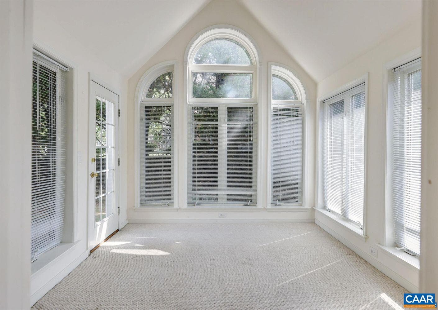 685 Courtyard Ct photo 26