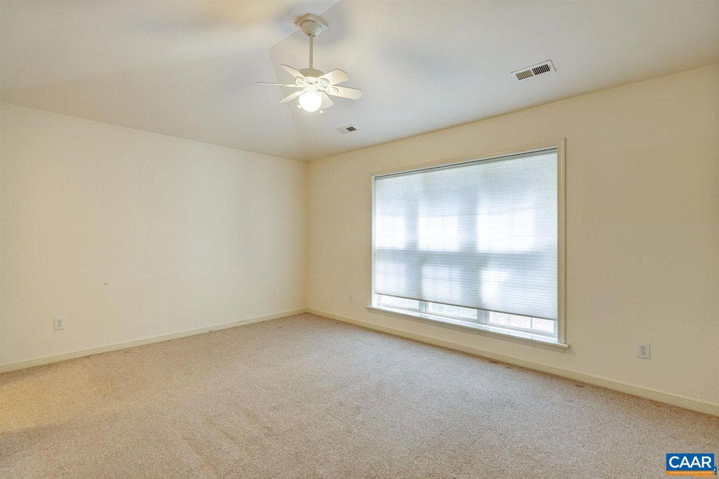 685 Courtyard Ct photo 28