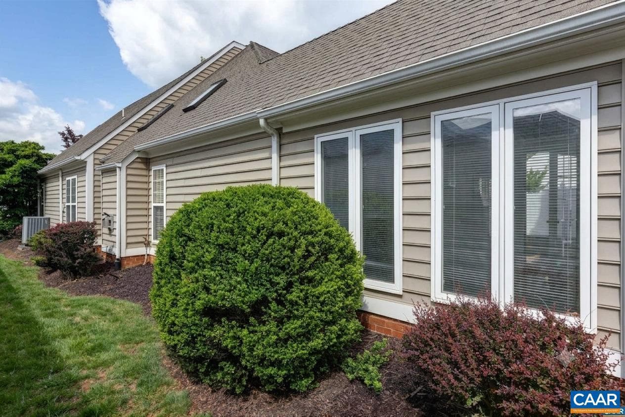 685 Courtyard Ct photo 40