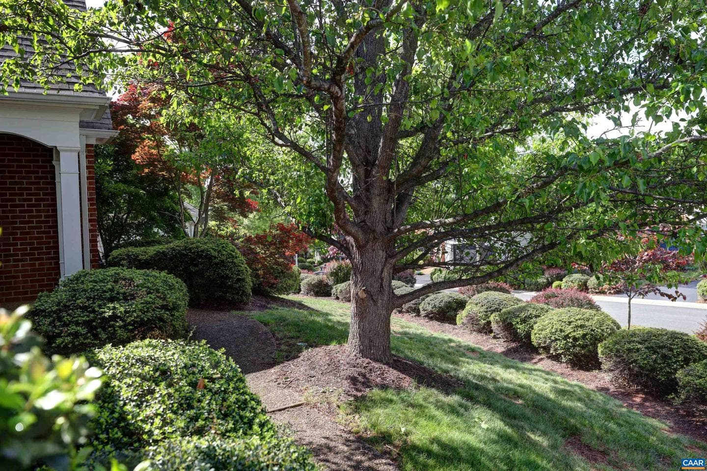 685 Courtyard Ct photo 44