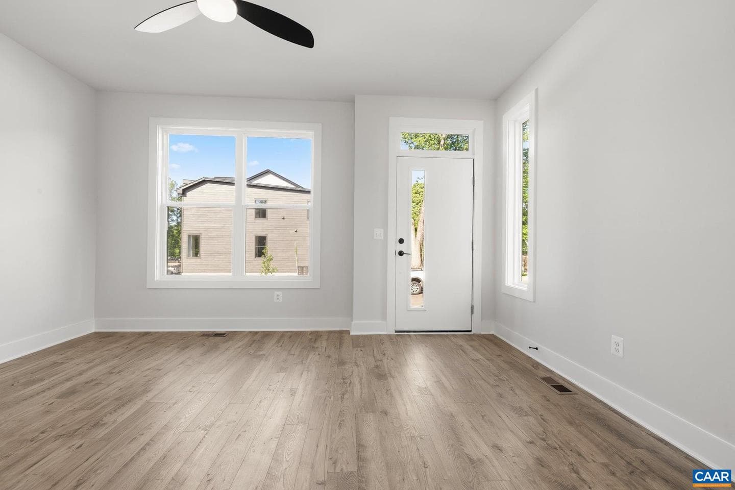302 Flint Dr photo 3