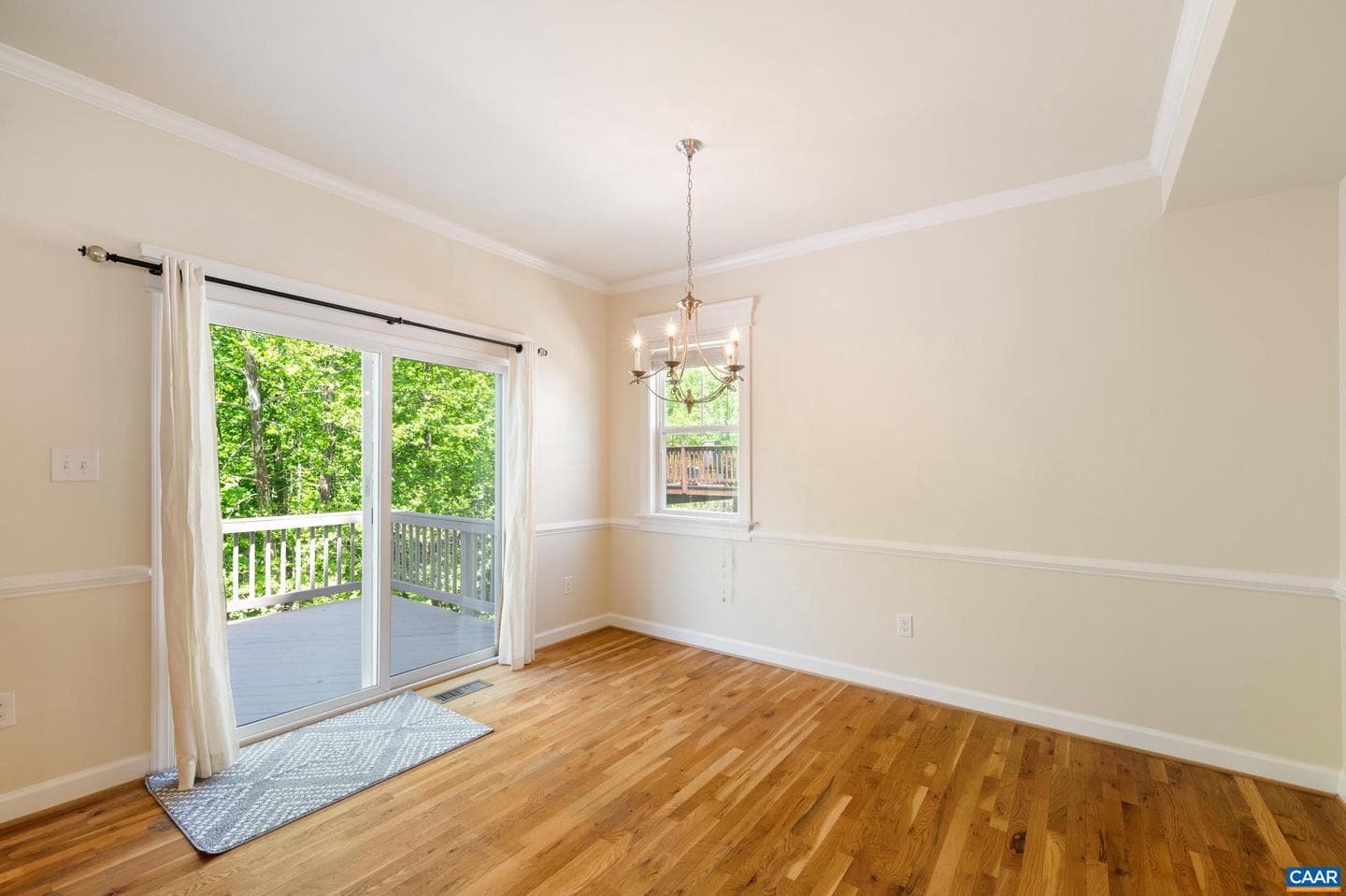 233 Huntley Ave photo 11