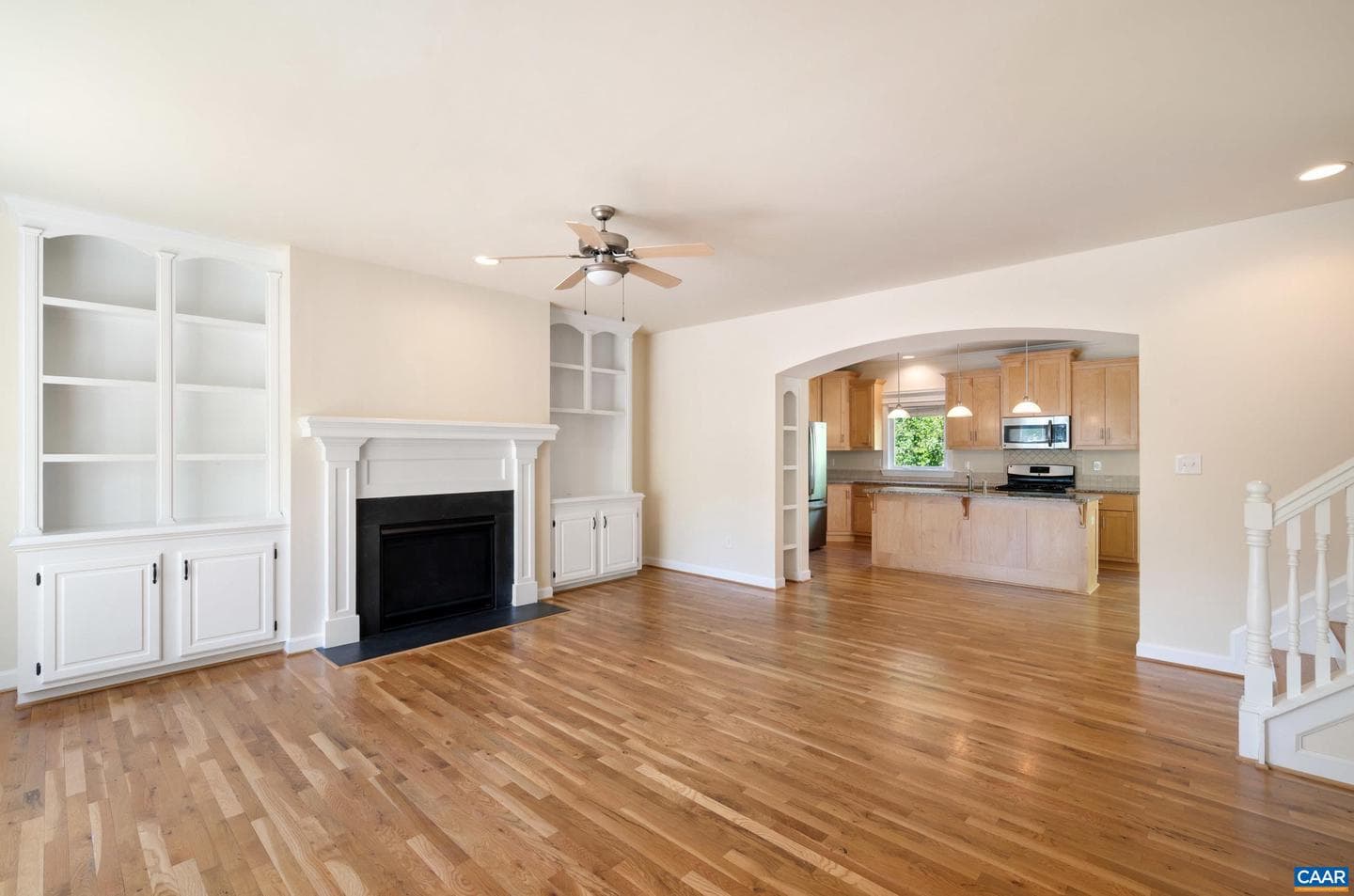 233 Huntley Ave photo 4