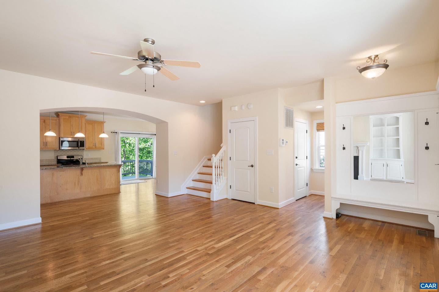 233 Huntley Ave photo 5