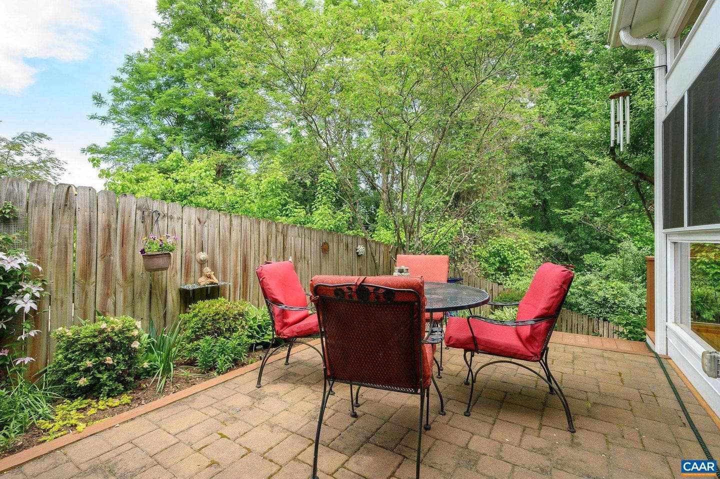 162 Burnet St photo 18