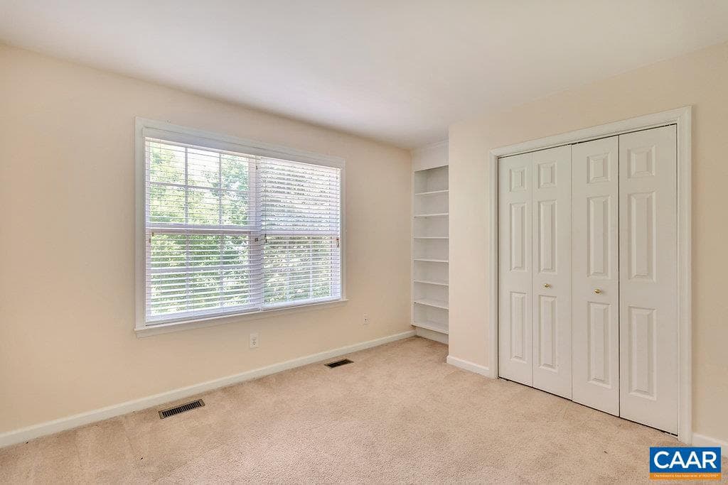 315 Pleasant Pl photo 12