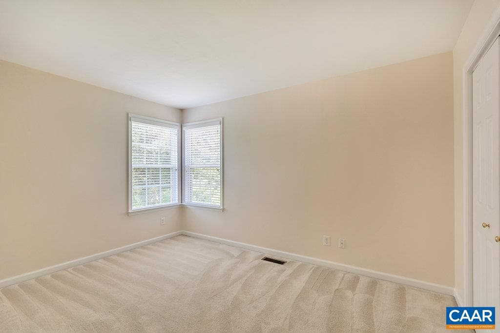 315 Pleasant Pl photo 13