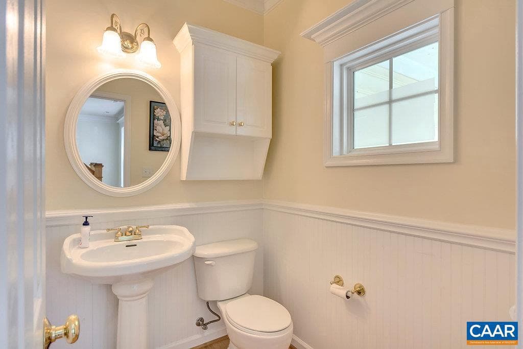 315 Pleasant Pl photo 17