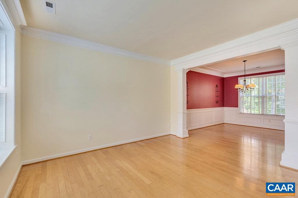 315 Pleasant Pl photo 2