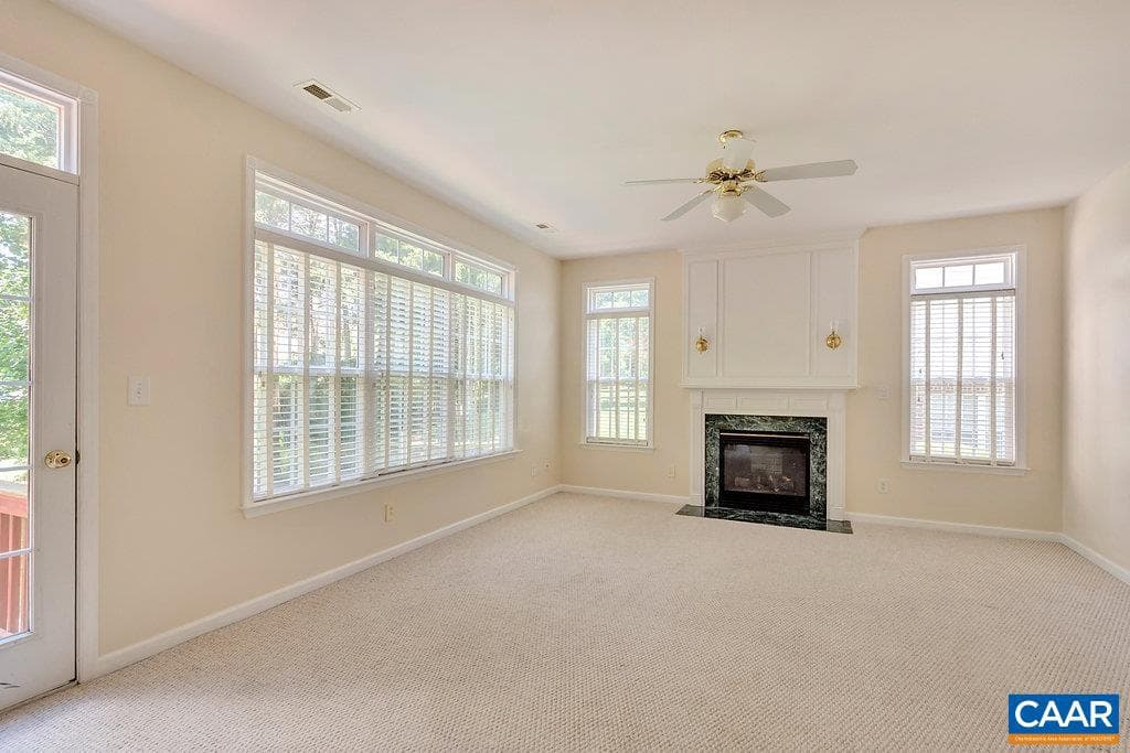 315 Pleasant Pl photo 5