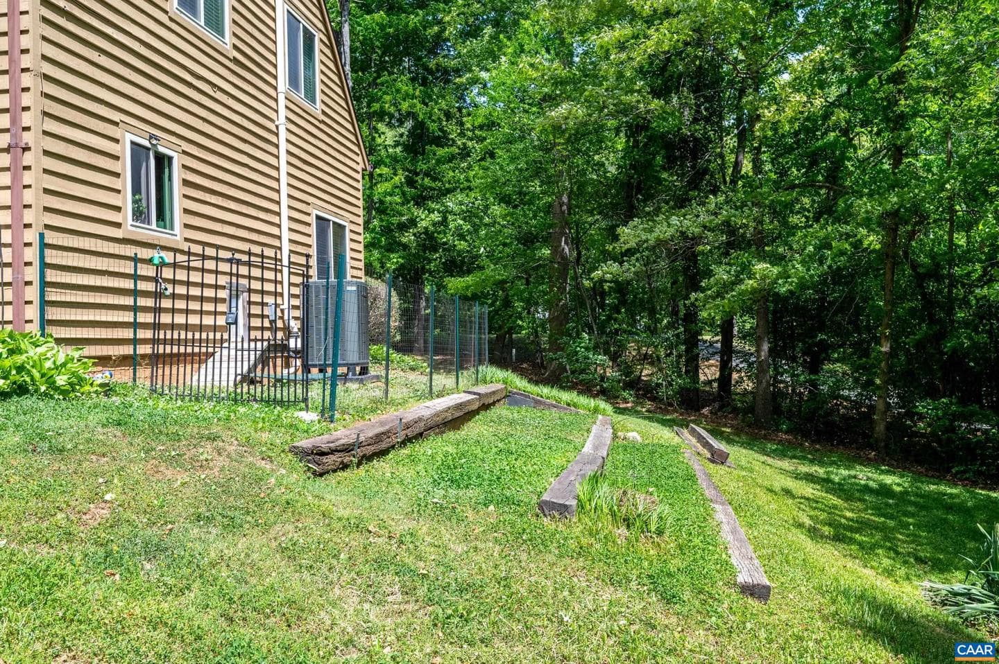 352 Daniels Rd photo 31