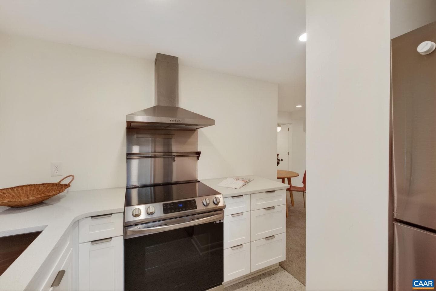 1408 Baker St photo 35