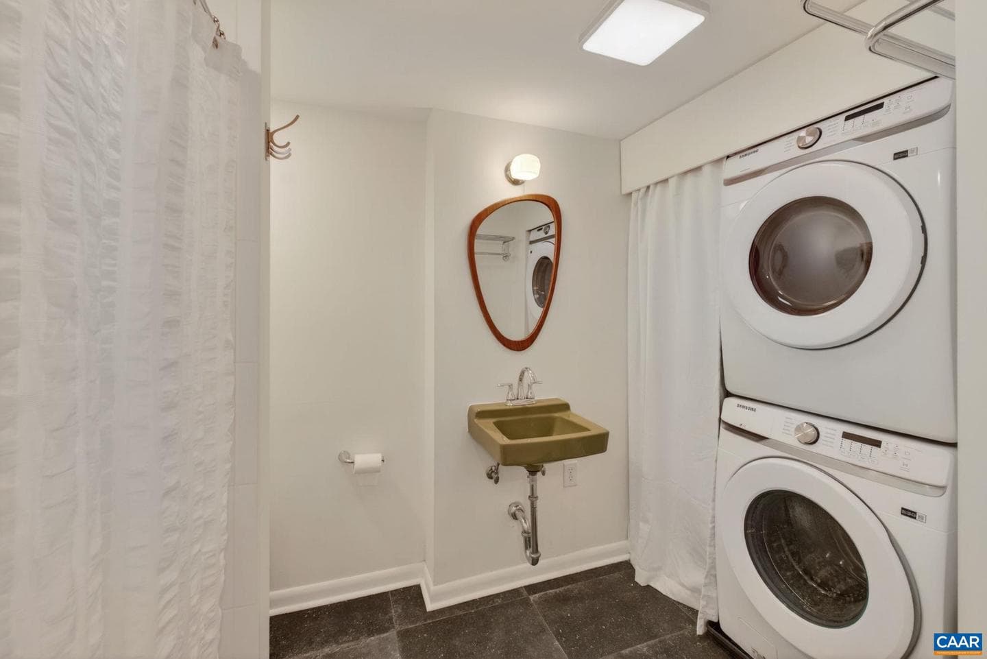 1408 Baker St photo 38