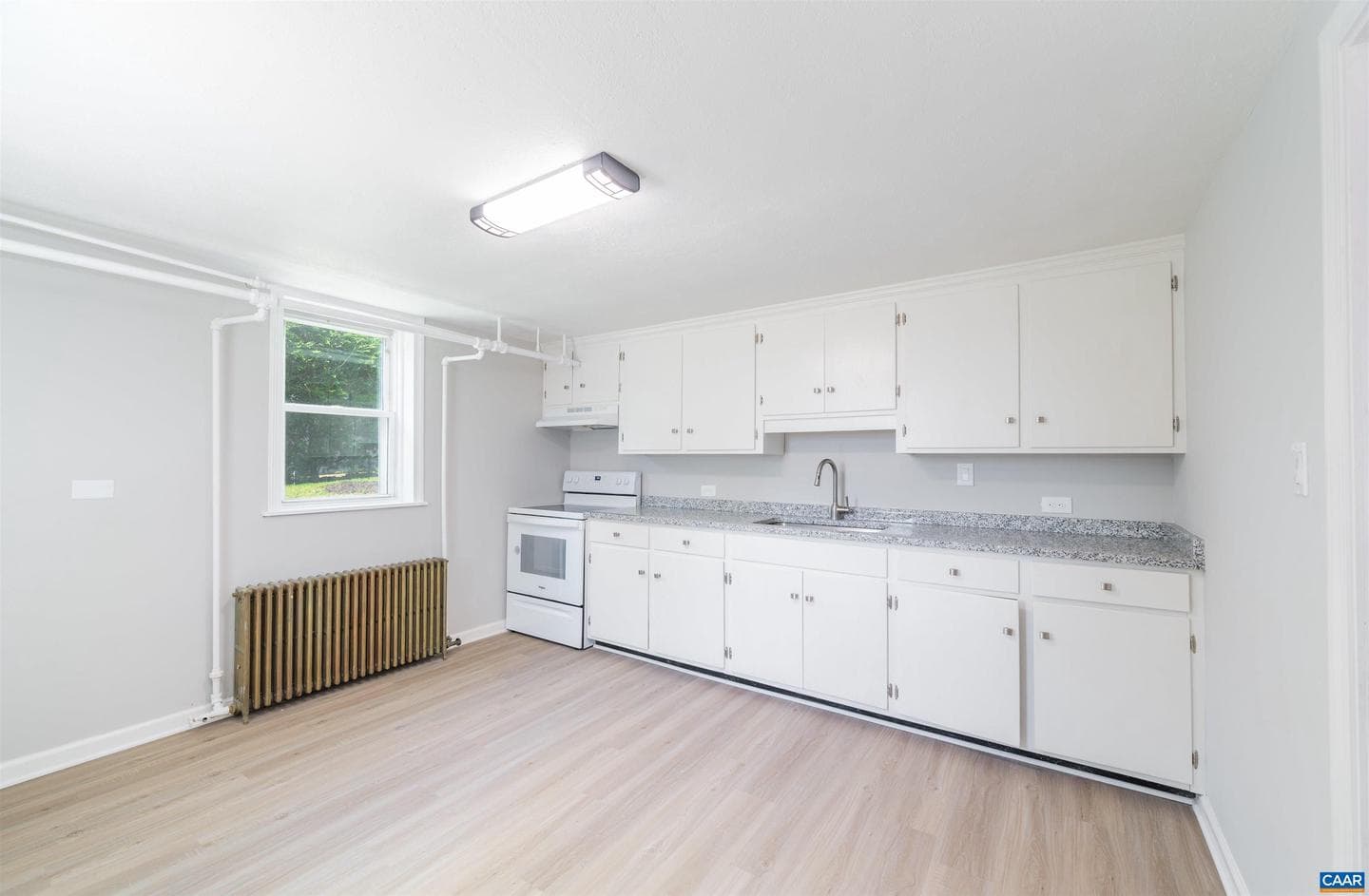 1036 Locust Ave photo 31