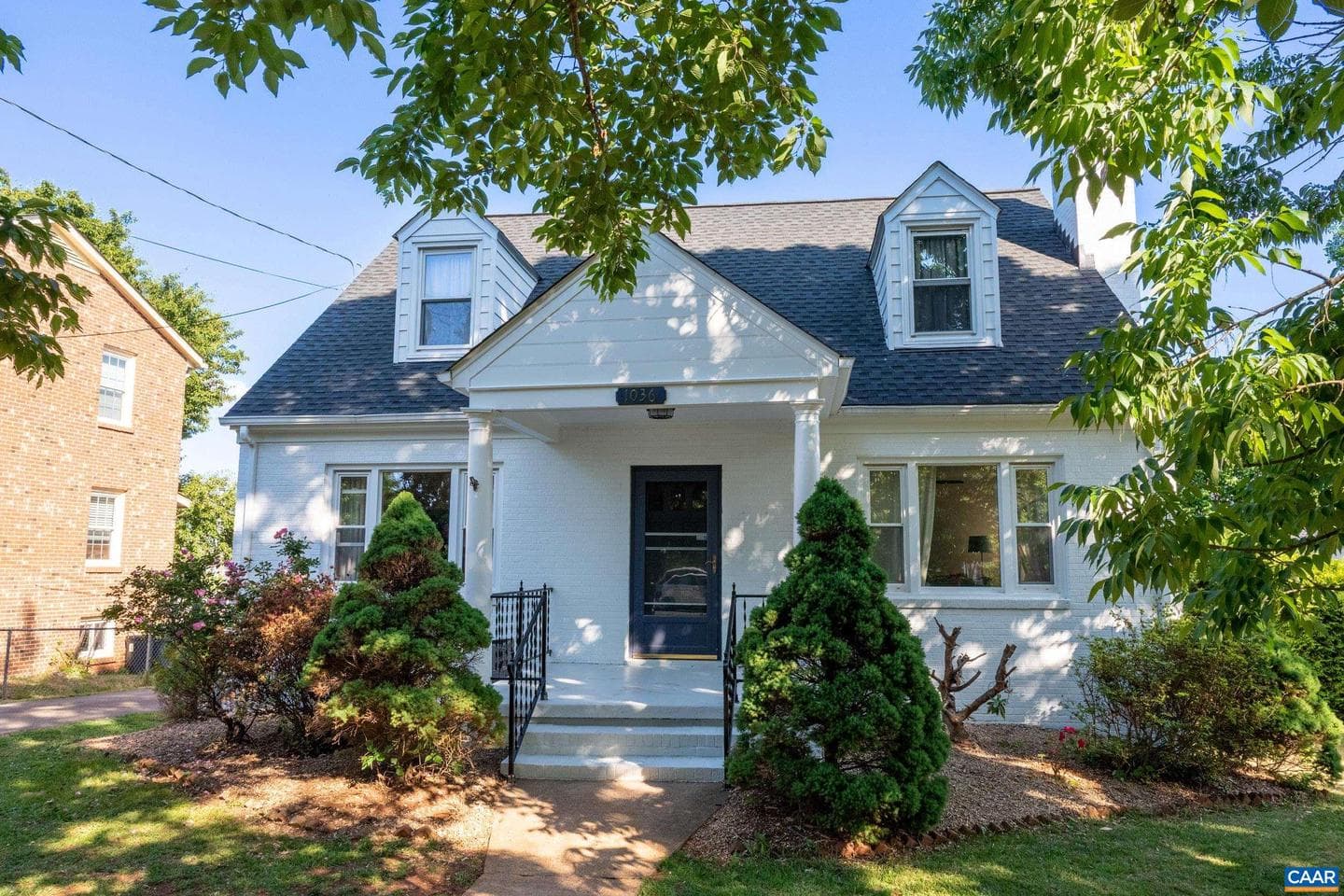 1036 Locust Ave photo 4