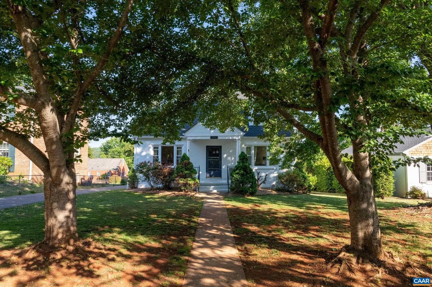 1036 Locust Ave photo 6