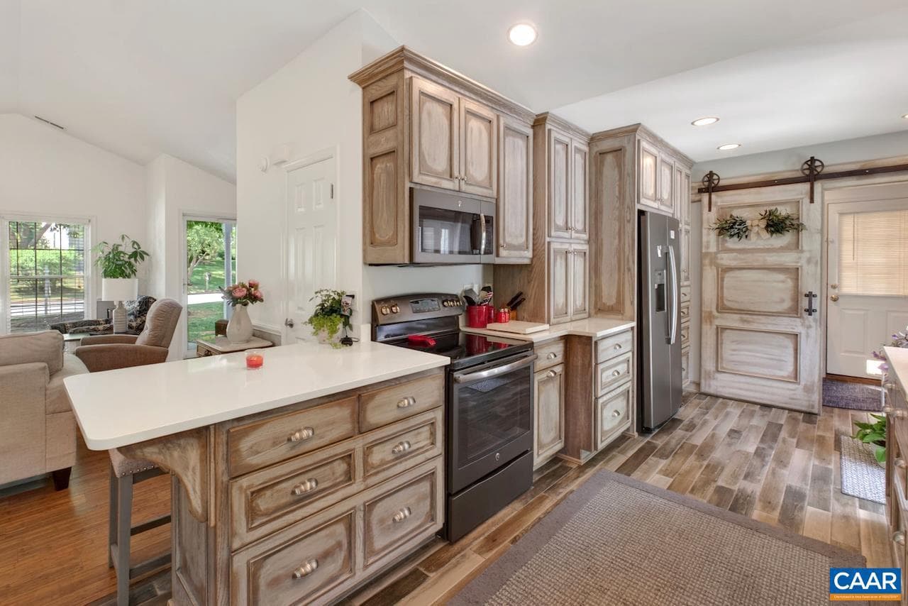 1045 Wintergreen Ln photo 14