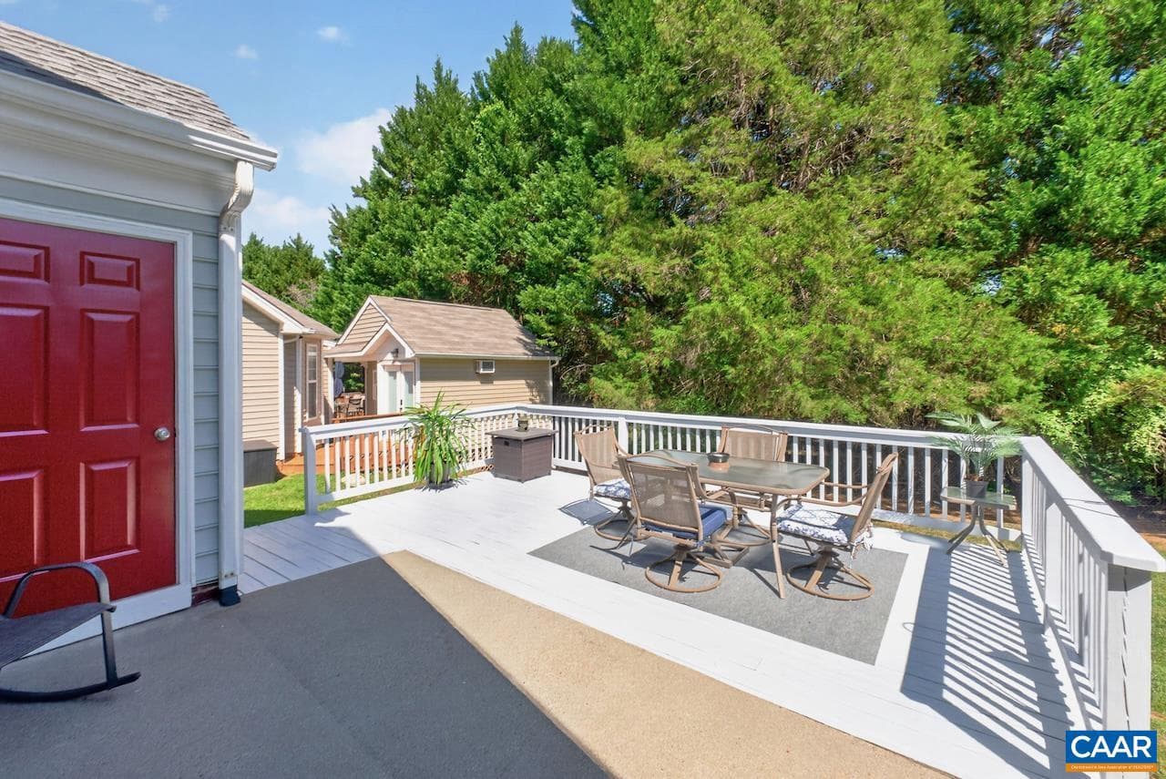 1045 Wintergreen Ln photo 23