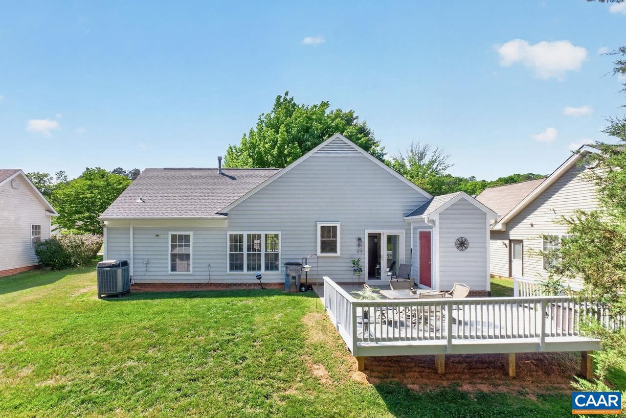 1045 Wintergreen Ln photo 26