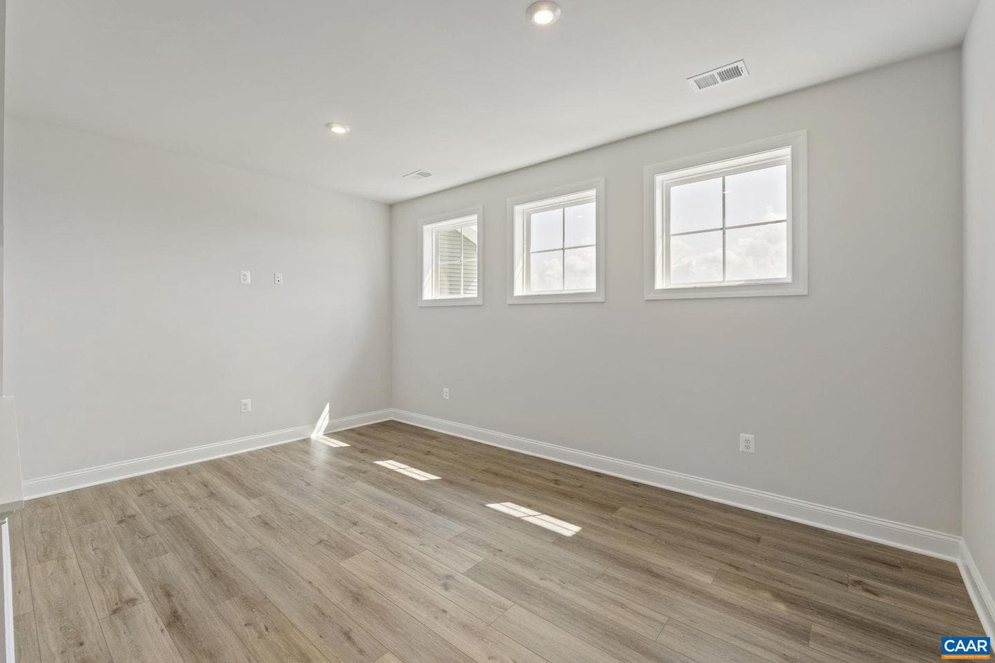 305 Sunbird Ln photo 33