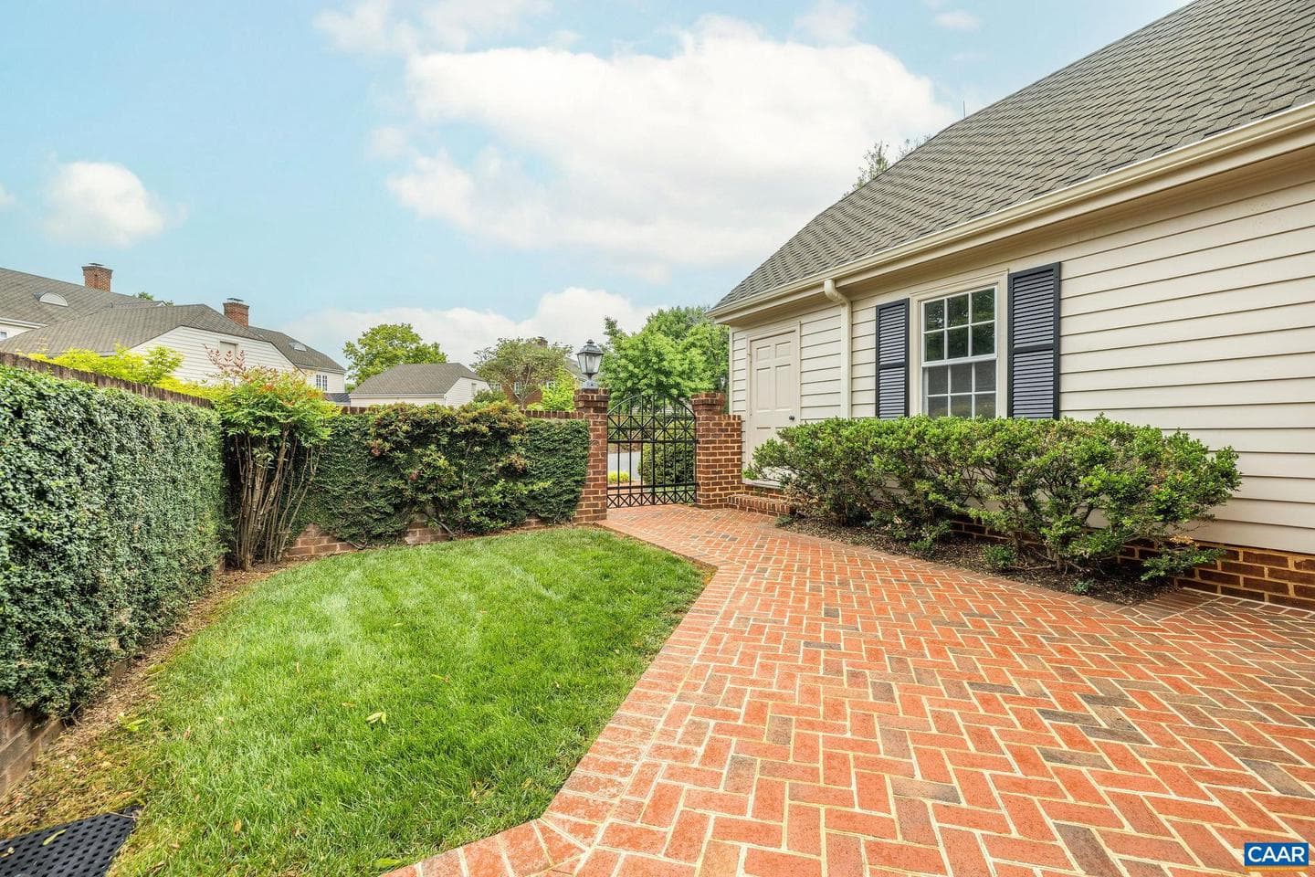 555 Dryden Pl photo 4