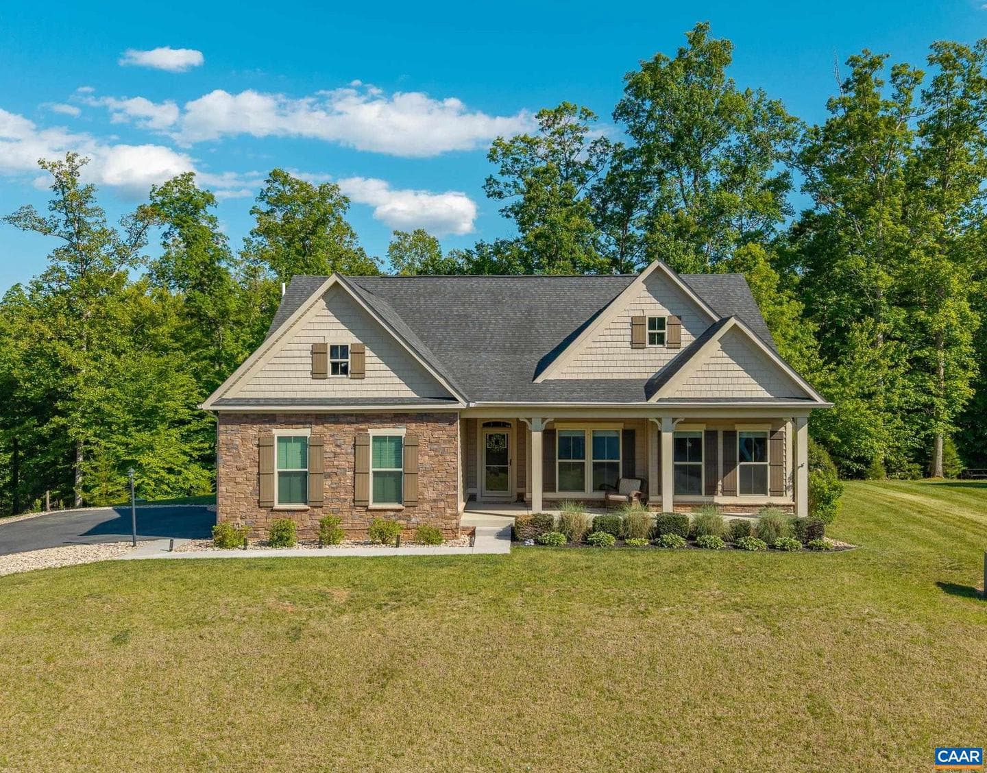 302 Manor Blvd