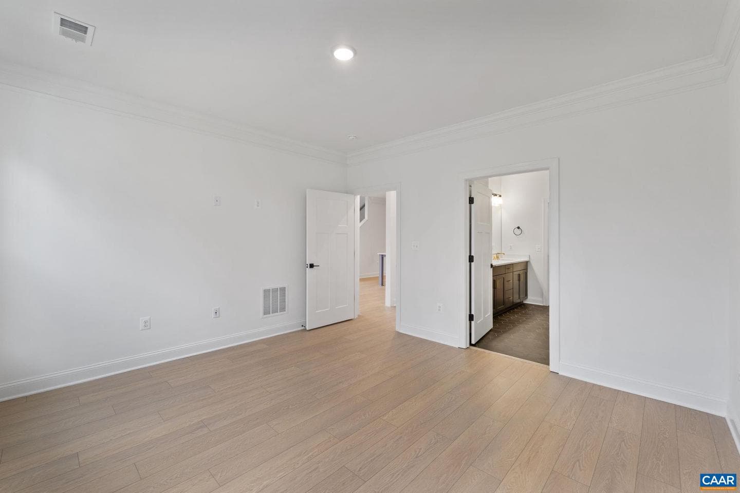 135 Springdale Rd photo 16