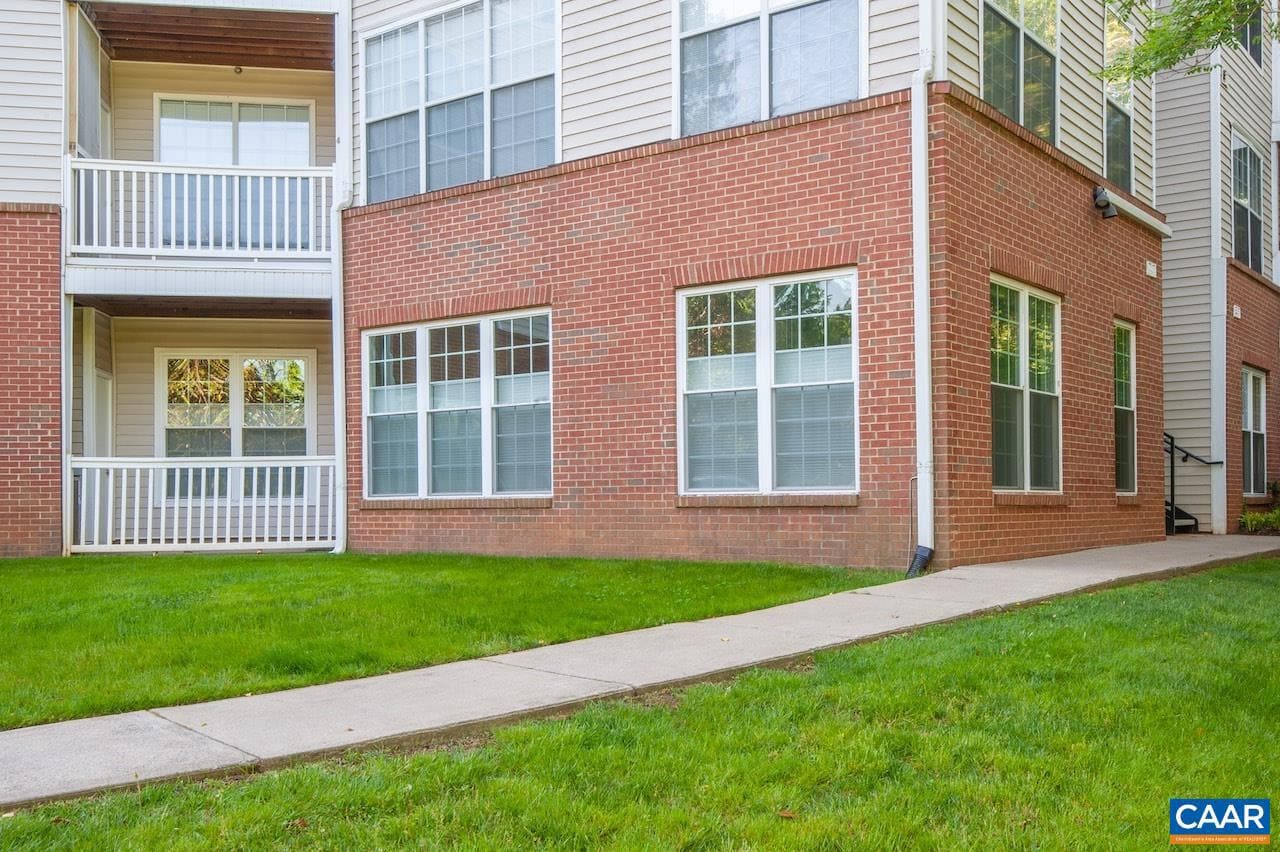 270 Riverbend Dr #1c photo 5