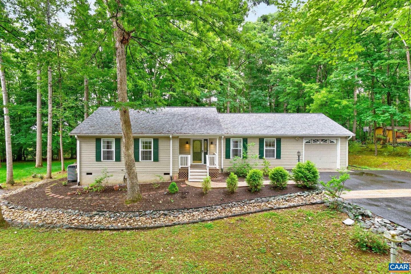 75 Riverside Dr, Palmyra