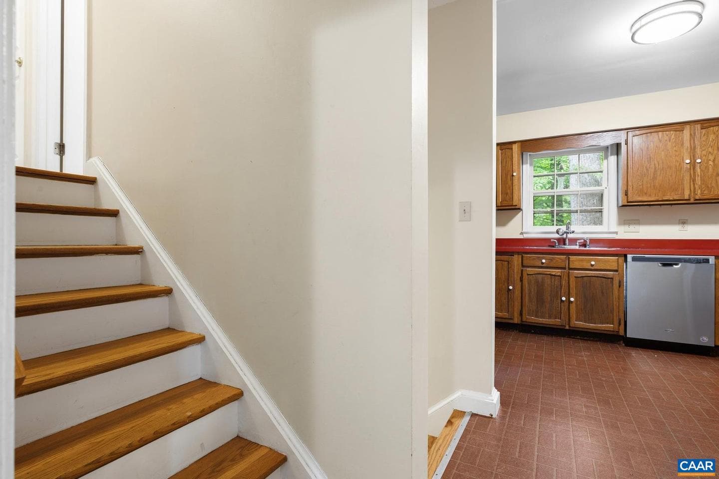 1092 Towne Ln photo 9
