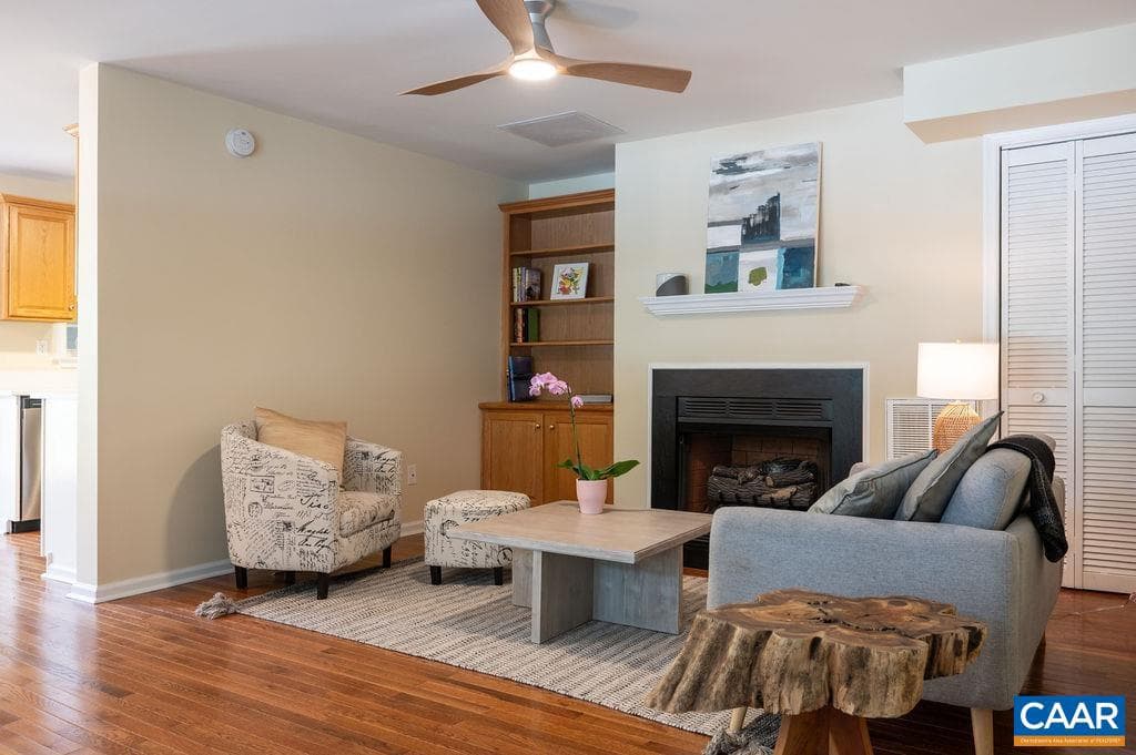 121 Sundrops Ct photo 3