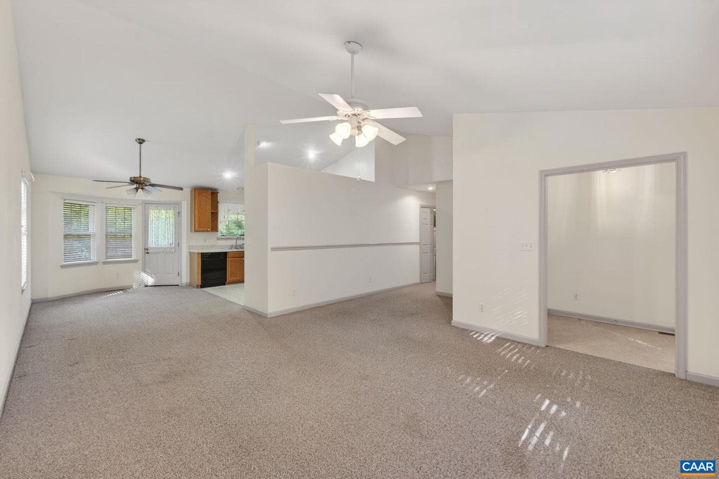 339 Jefferson Dr photo 9
