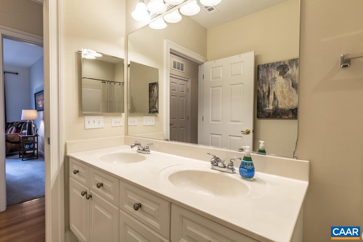 1051 Glenwood Station Ln #104 photo 19