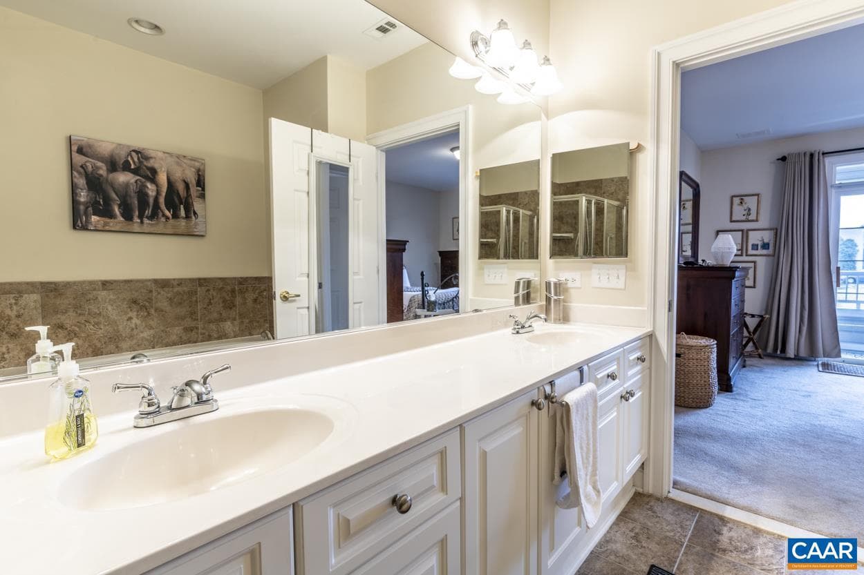 1051 Glenwood Station Ln #104 photo 25