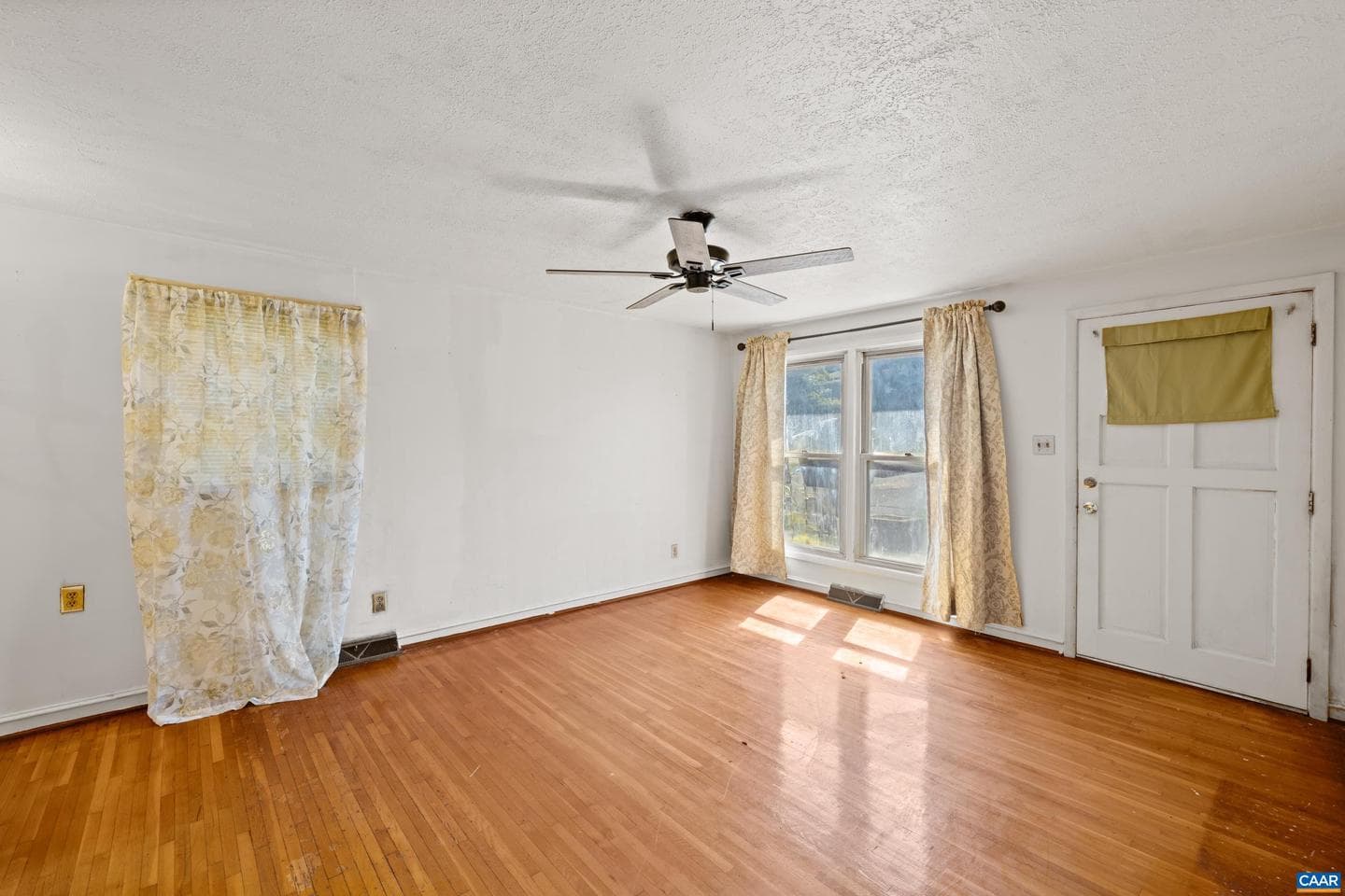 837 Ridge St photo 7