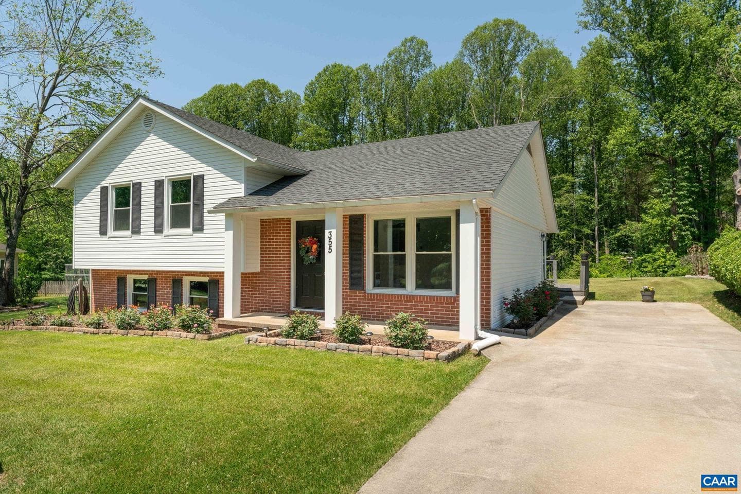 355 Whitethorn Ct photo 4