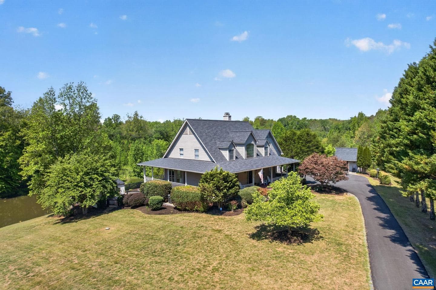 380 Ballenger Ln photo 3