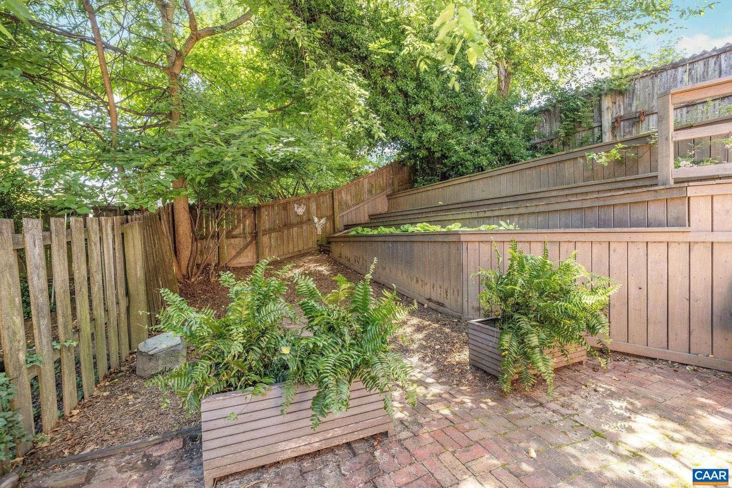 616 Brown St photo 25