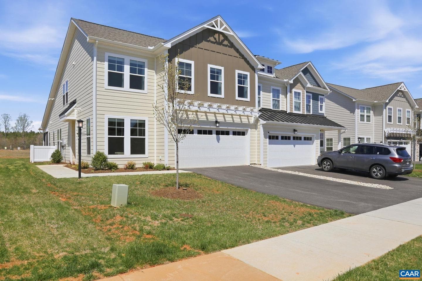 424 Bayberry Ln photo 3