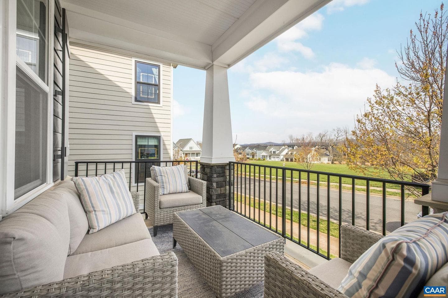 1609 Griffin Grove photo 3