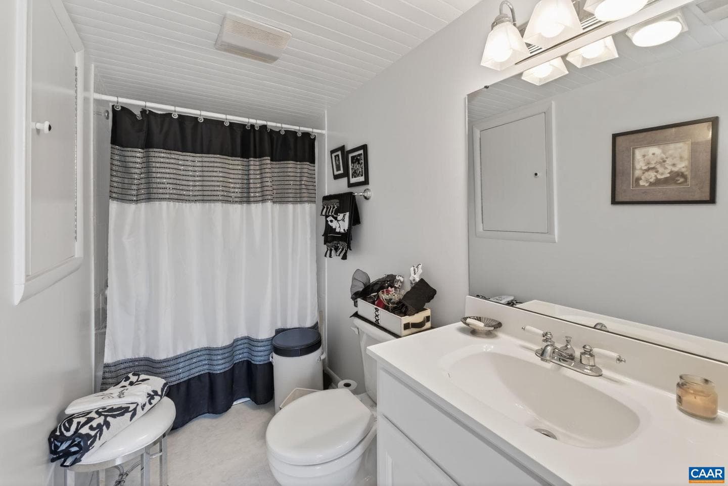 28 Ridgeway Farm Ct photo 34