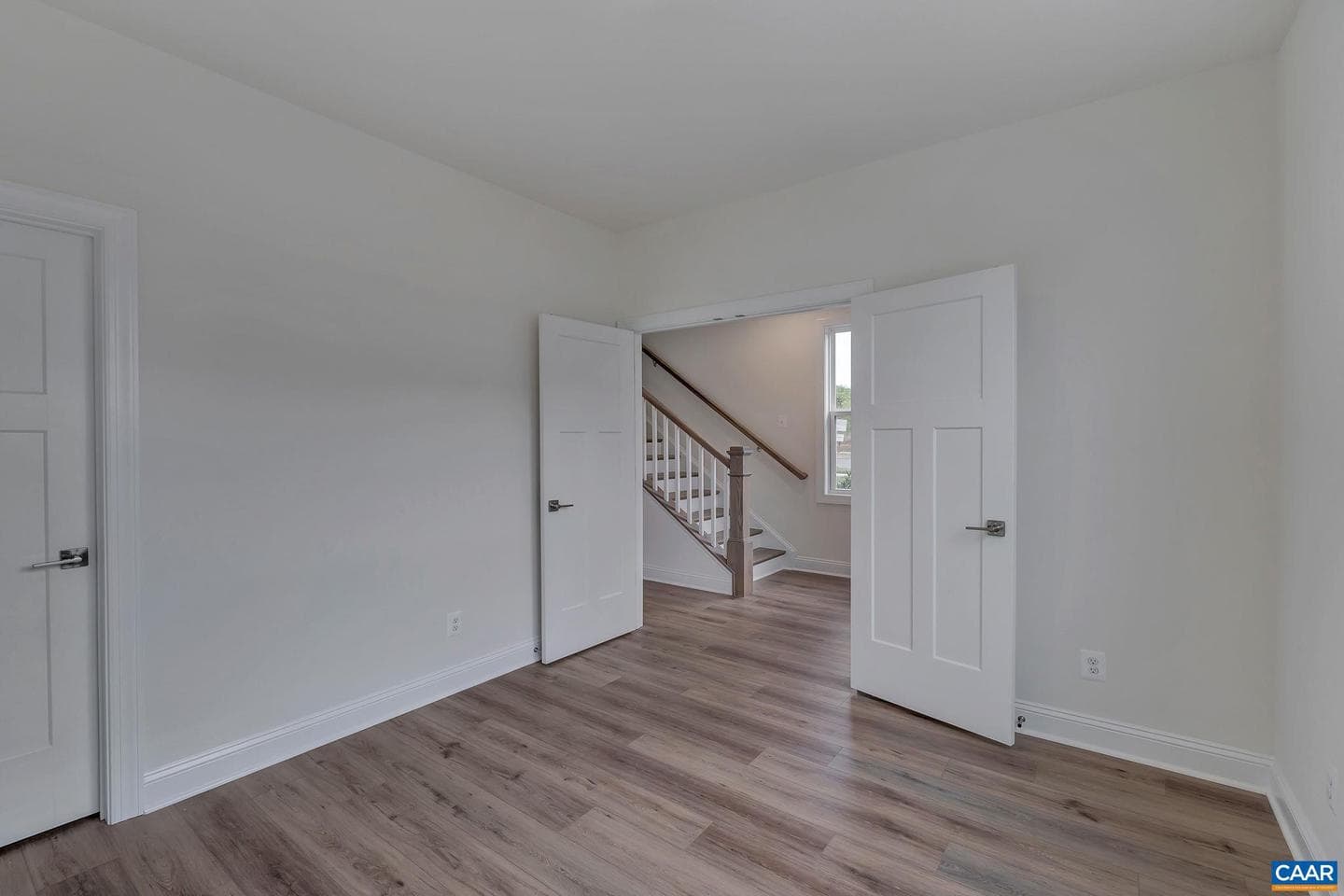 134 Park Ridge Dr photo 5