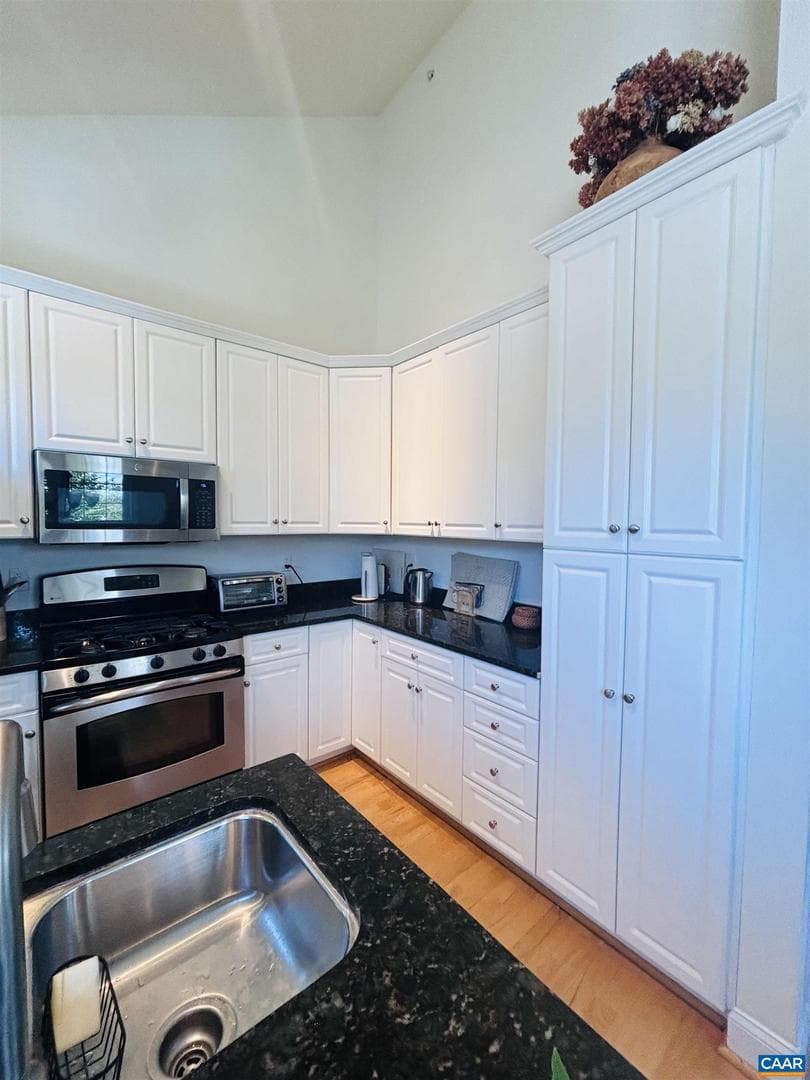 949 Glenwood Station Ln #201 photo 7